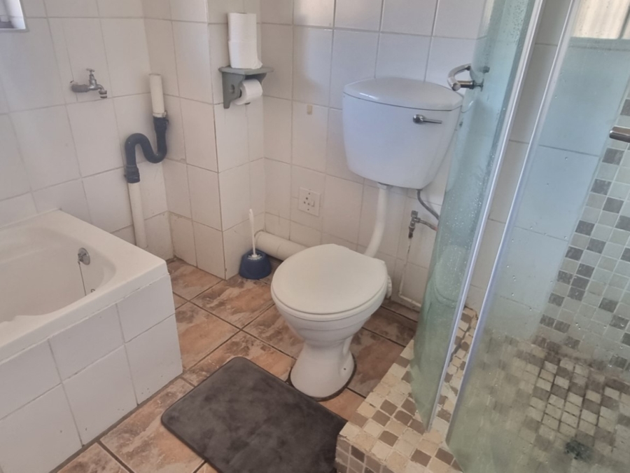 2 Bedroom Property for Sale in Langenhovenpark Free State